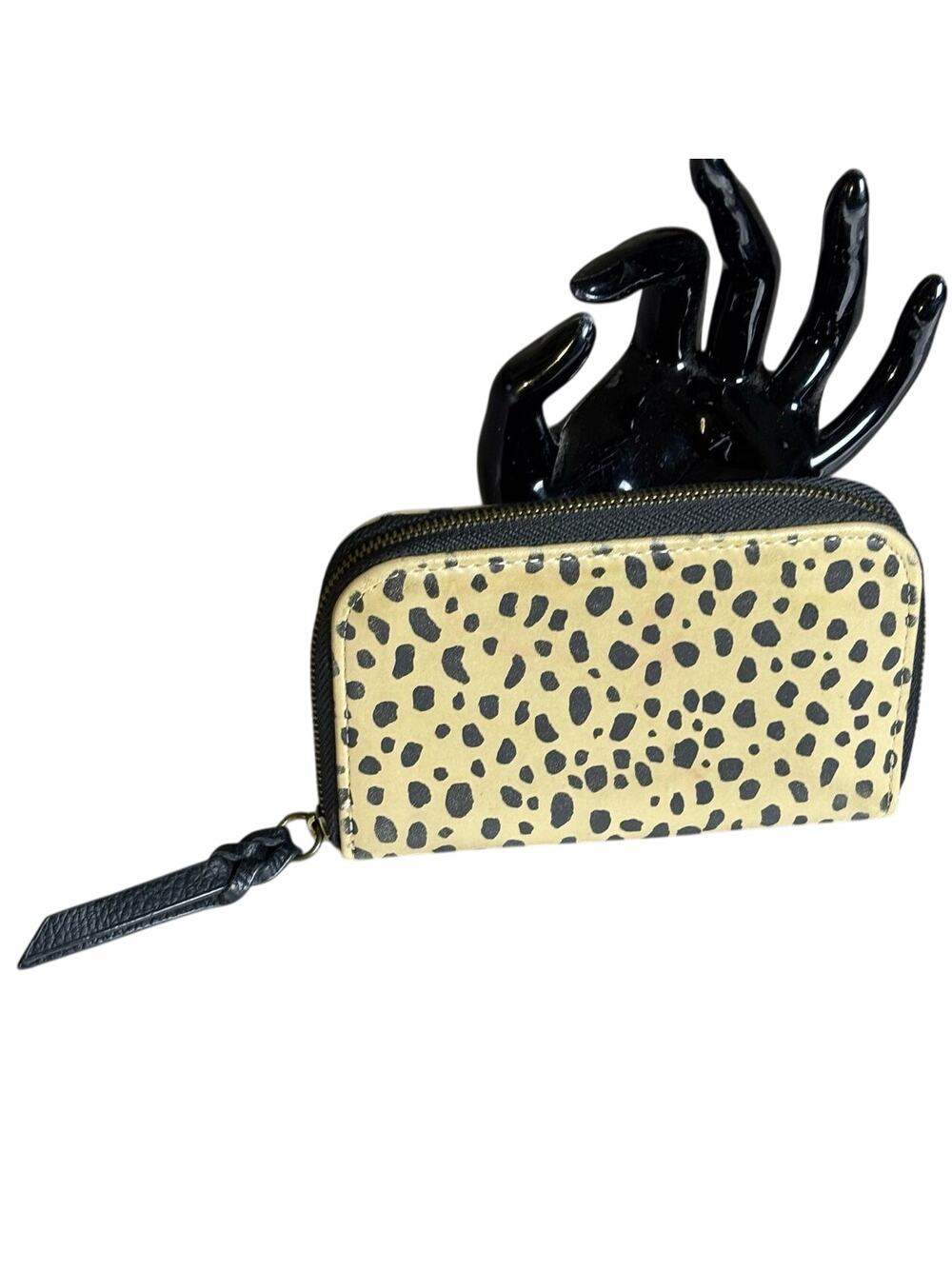 Beige Cheetah Universal Thread Wristlet Wallet